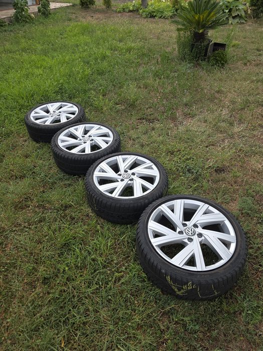 18 Джанти Bergamo 5x112 със зимни гуми Pirelli 225/40