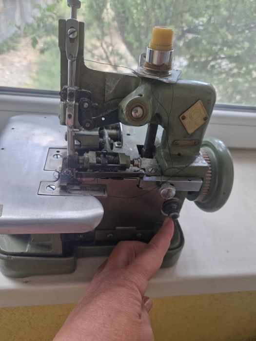 Оверлог триконечен