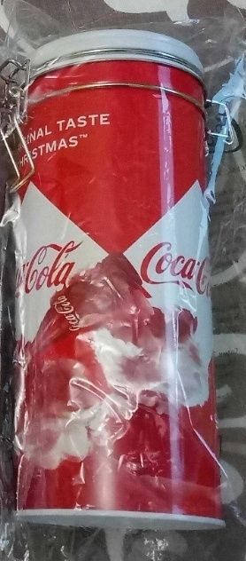 Продавам нова Коледна кутия на Кока Кола.