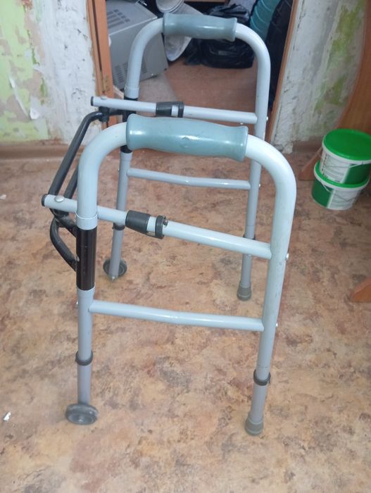 Ходунки с передними колёсиками