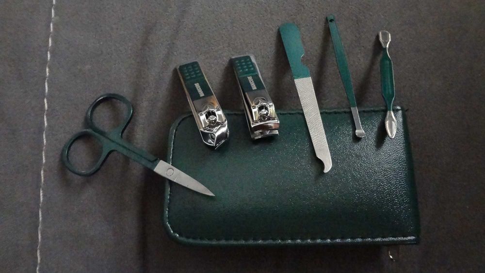 Професионален комплект за оформяне на маникюр