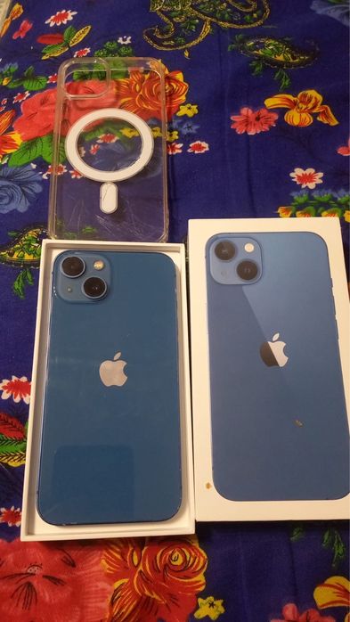 Продам Айфон 13