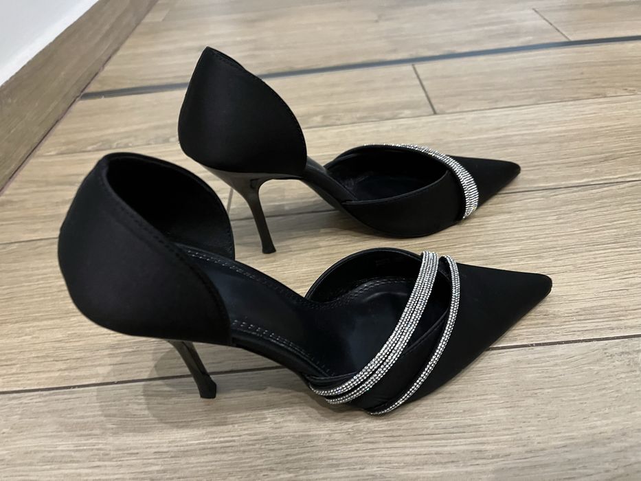 Pantofi stiletto