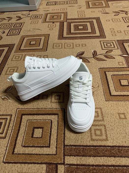 Продам белые кеды