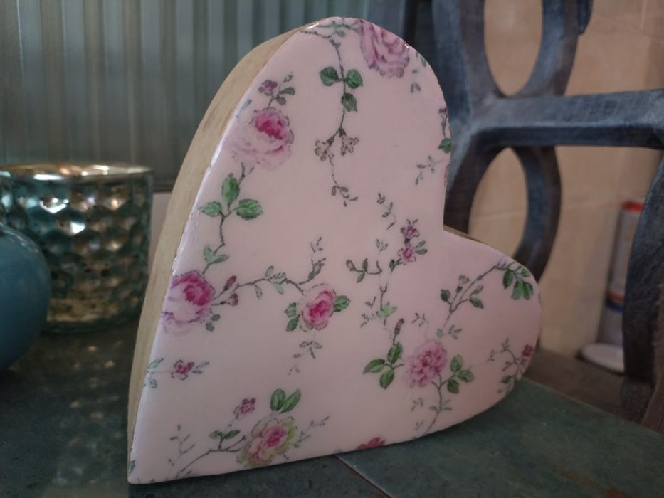 Дървено винтидж сърце с цветя от Испания