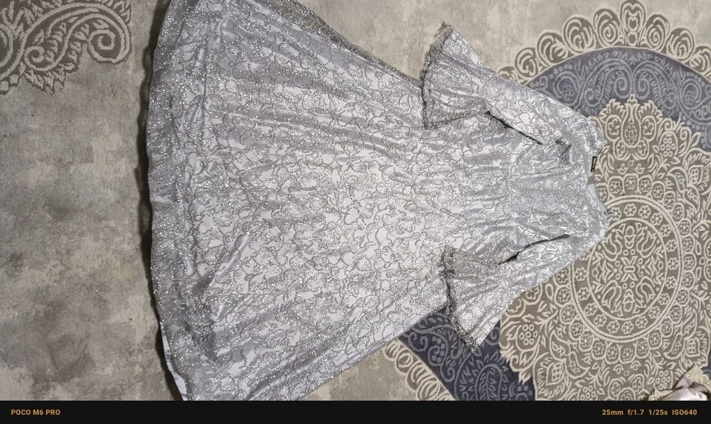 Vechrni koylek sotiladi