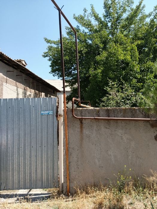 Hovli sotiladi. Продается участка
