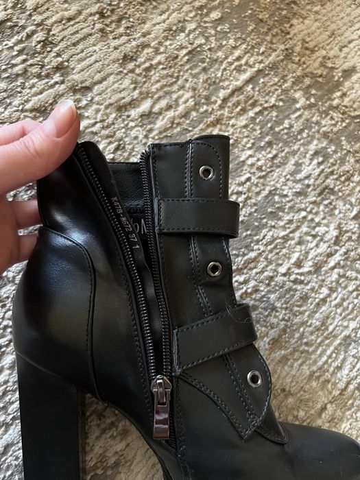 Продаю демисезонные сапоги