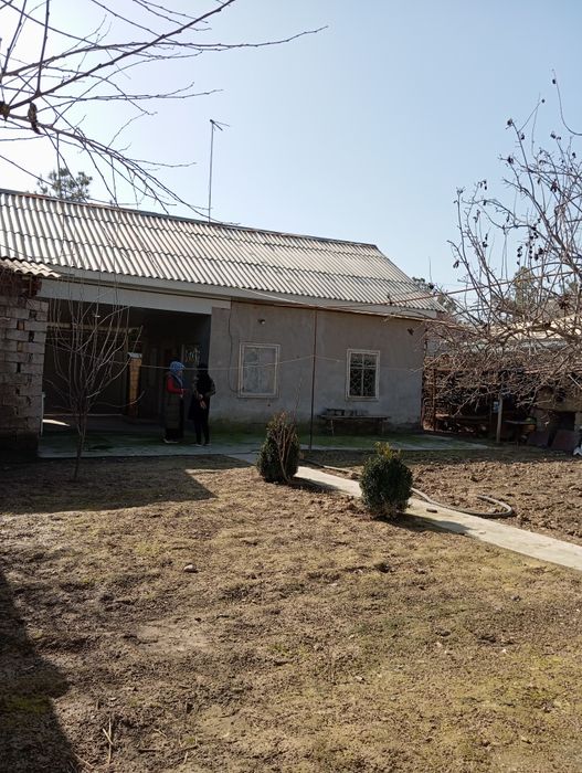 Dacha sotiladi 4 sotx gaz svet suv bor