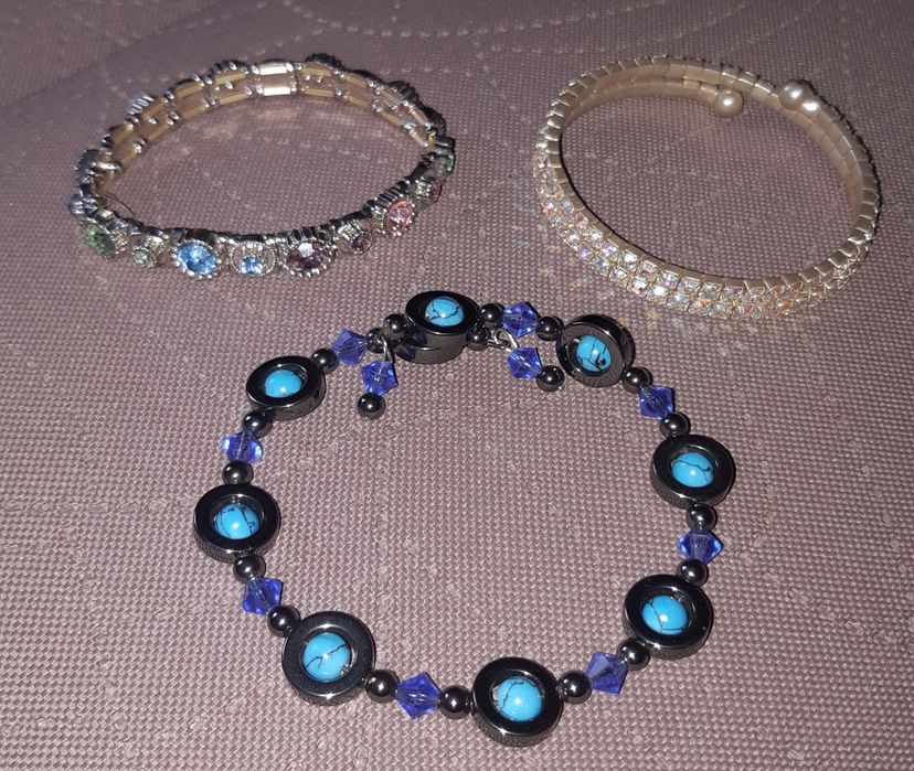 Продам бижутерию.