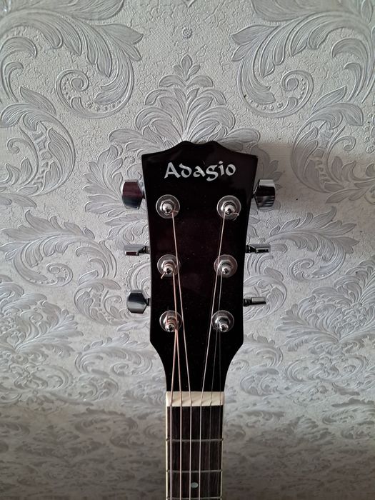 Продам гитару акустиескую