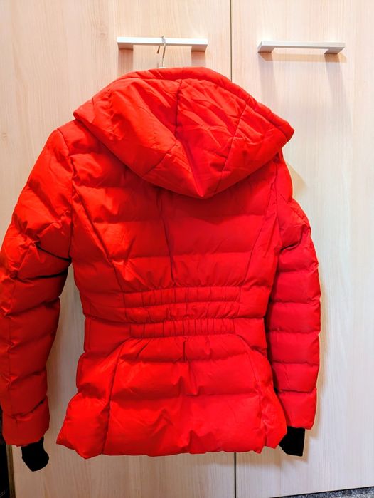 Geacă de sezon, nouă, cu blăniță la guler și mănuși la mâneci