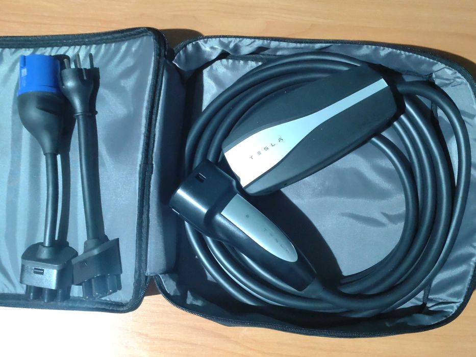 зарядно за Тесла UMC gen2