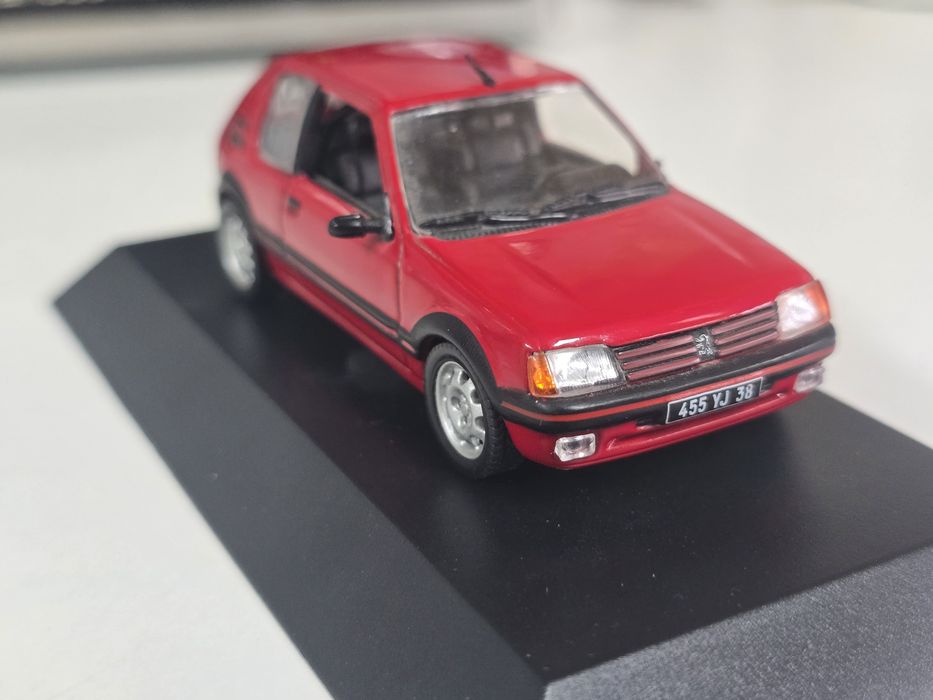Macheta Peugeot 205 Norev