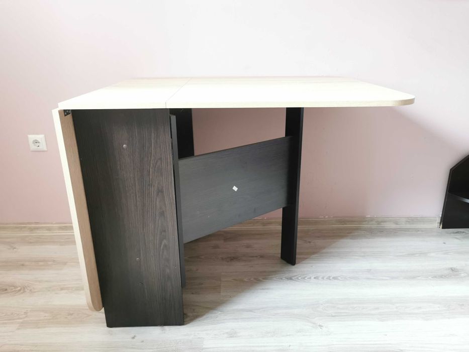 Разтегателна трапезна маса