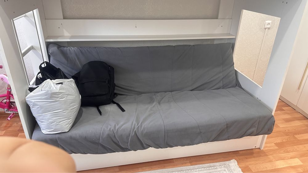 Продам кровать двухярусную