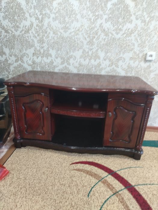 Продам тумбу под телевизор