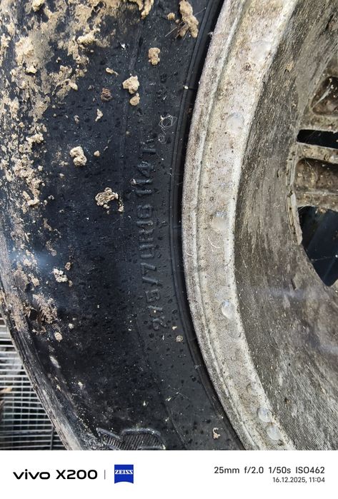 Продам резину с диском  на тоиоту ландкрузер