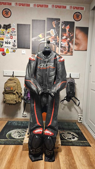 Echipamente Moto (cască, cizme, geacă, combinezon, pantaloni, mănuși, Scorpion Exo, Klim, Alpinestars, Sidi)