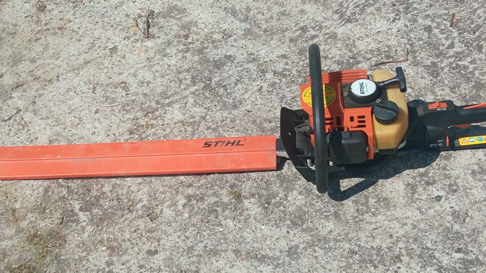 Бензинова ножица за жив плет STIHL- HS80