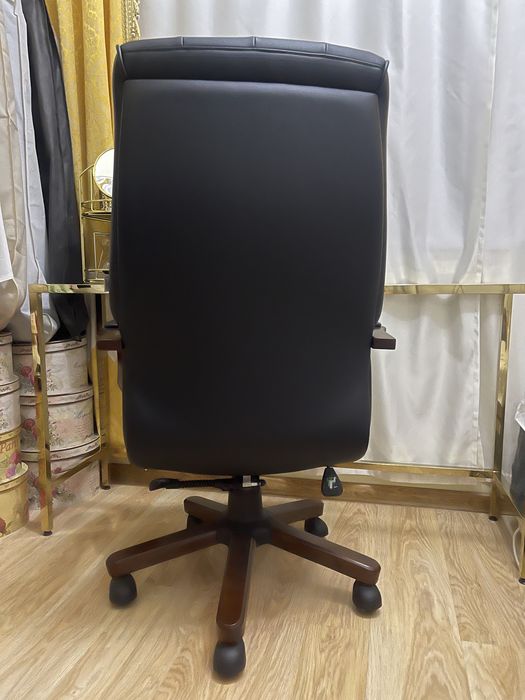 Kreslo yengide ozgina ishlatilgan