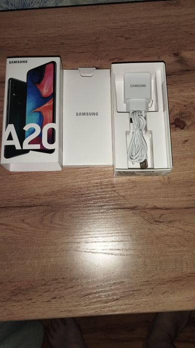 Продам Samsung А20