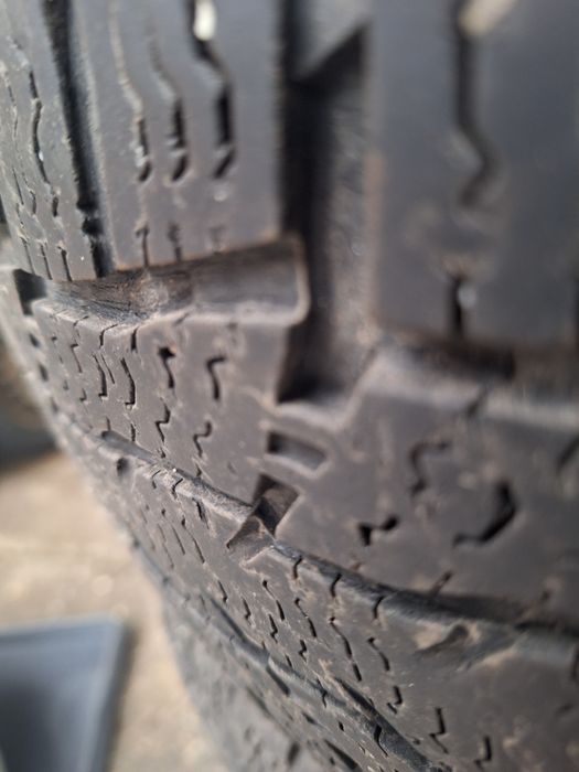 Vând cauciucuri de iarna  205/75/16 C