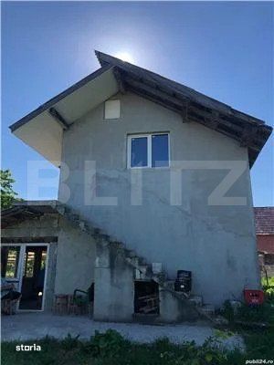 Casa de vanzare, cu 3 camere, 100 m2, teren 5 arii, zona Ciceu-Corabia
