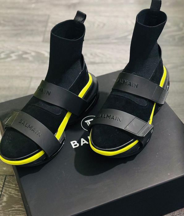 Balmain  B Bold black