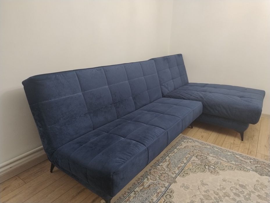 Продаётся синий диван