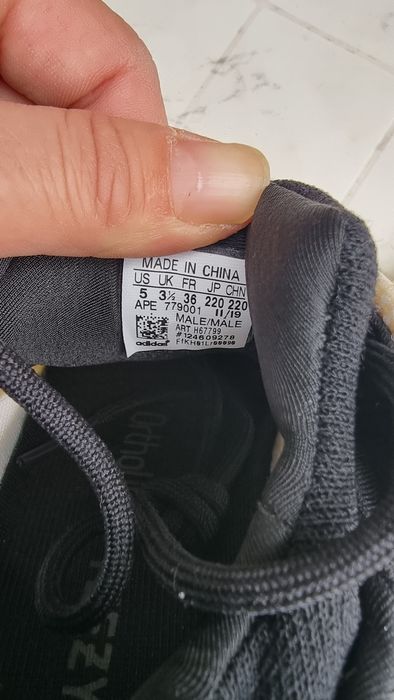 Adidas Yeezy 700