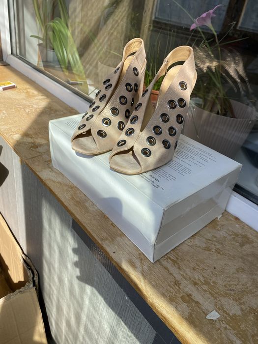 Продам босоножки кожа 37 размер