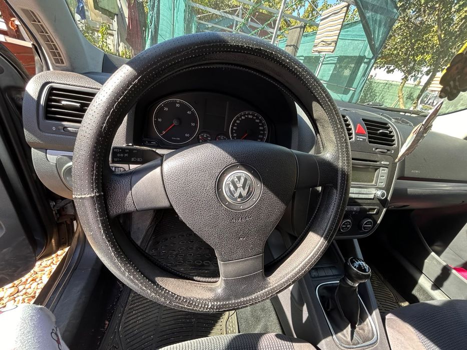 Volkswagen Golf, 2.695 € — imagine 2