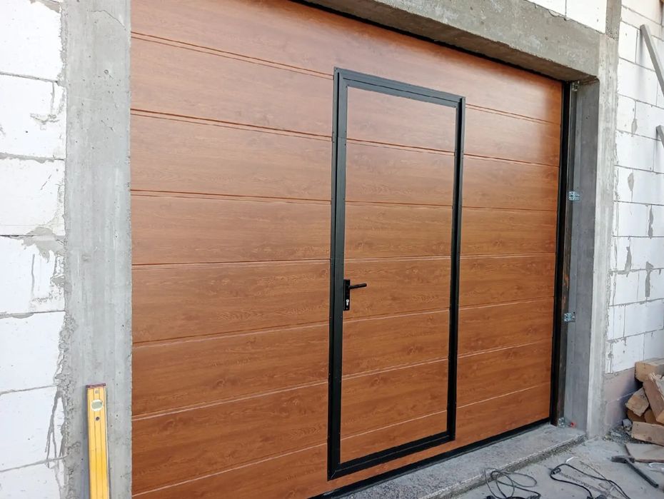 Uși de garaj și uși industriale