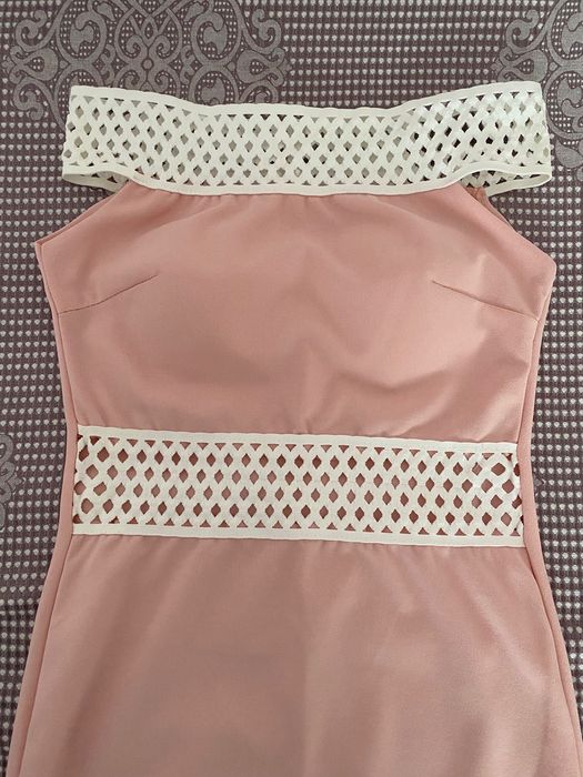 Къса официална рокля