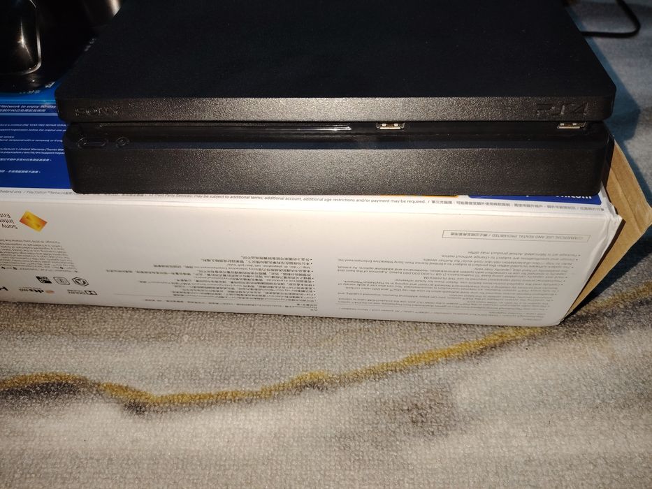 Продам новый плейстейшн SONY 4