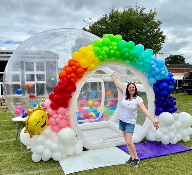 Bubble house, baloane, animator, cabina foto, tobogan gonflabil, caste