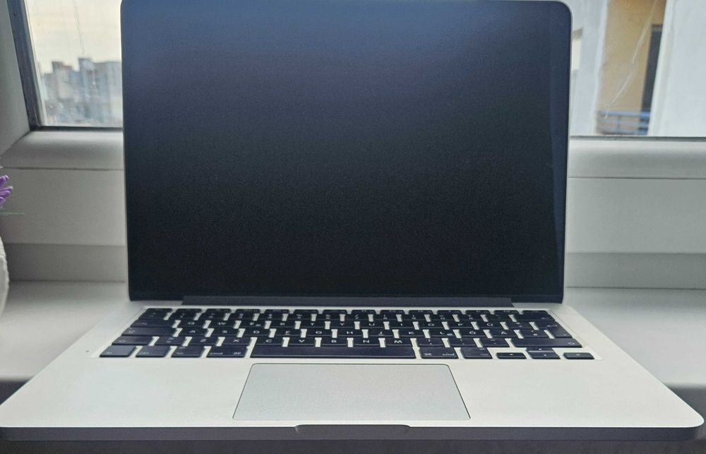 Macbook Pro 13  Retina, 512GB SSD, Mac OS Sequoia и Windows 11