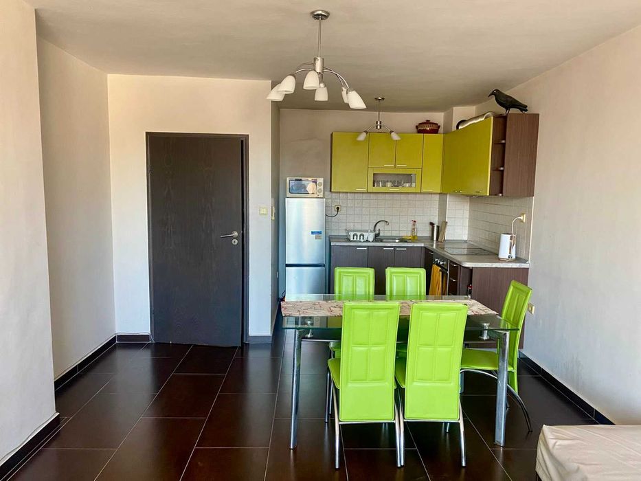 Дава се под наем Тристаен апартамент в Варна, Базар Левски - 100 кв.м за 612 € - Снимка #1