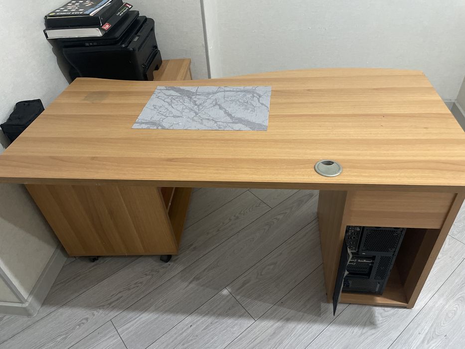 Рабочий стол для кабинета