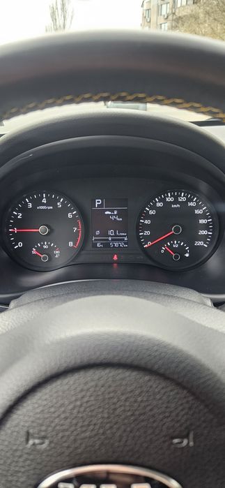 Kia Stonic 2019 1.4 бензин автоматик