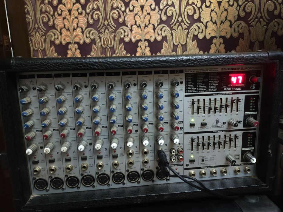 Behringer активный пулть сатылады