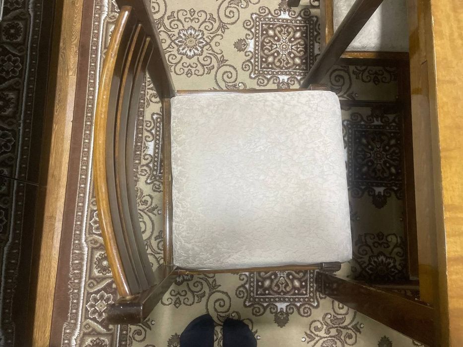 Кухонный стол со стульями