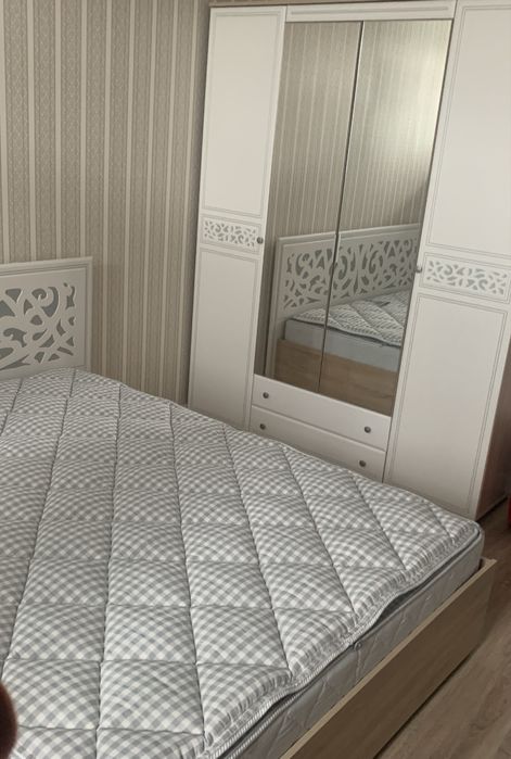 Продаю кровать с матрасом