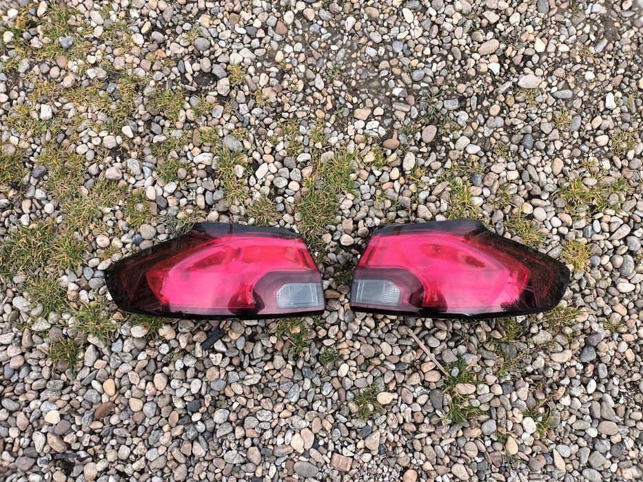 ляв и десен външен стоп за опел зафира ц OPEL ZAFIRA C