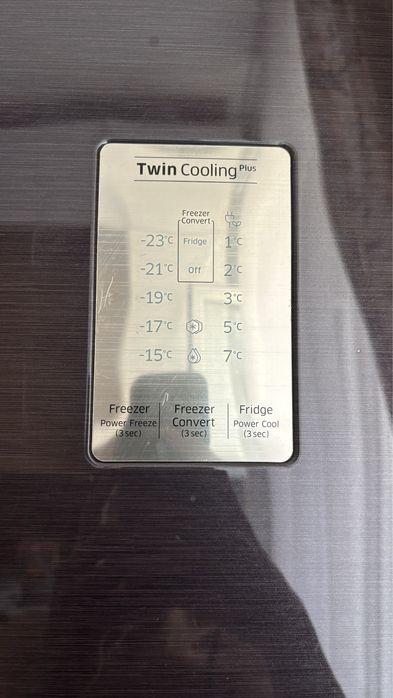 Холодильник с морозильником