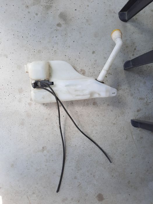 vas lichid parbriz cu pompita renault megane 3 renault scenic 3