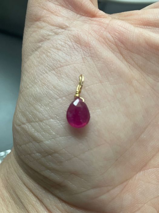 Pandantiv  din aur 18k cu rubin natural