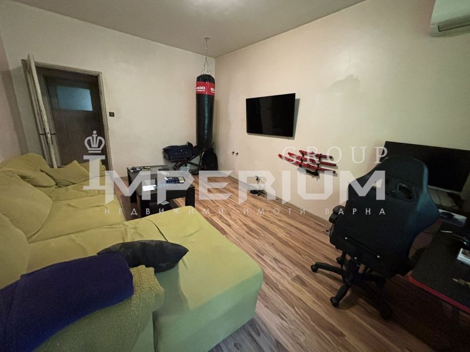 Продава * Апартамент * Три отделни стаи*