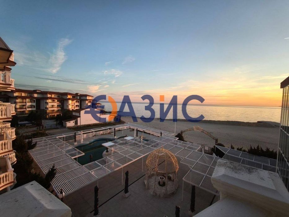 Първа линия ! 2-стаен апартамент на 4-ти етаж с директна гледка към морето,Талиана Бийч,Елените, България-81 кв. м.,#33927342